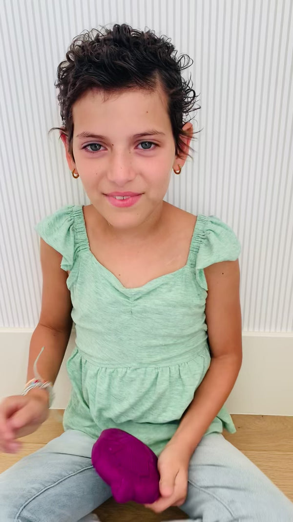 Adriana, a young girl, sharing her story and her experience with Zenimal